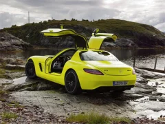 Mäng Mercedes-Benz SLS E-Cell Puzzle Internetis