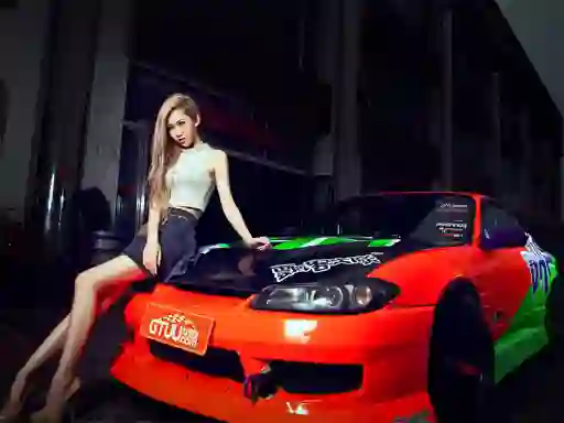 Mäng Girls and Cars Internetis