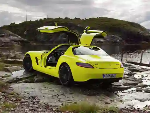 Mäng Mercedes-Benz SLS E-Cell Puzzle Internetis